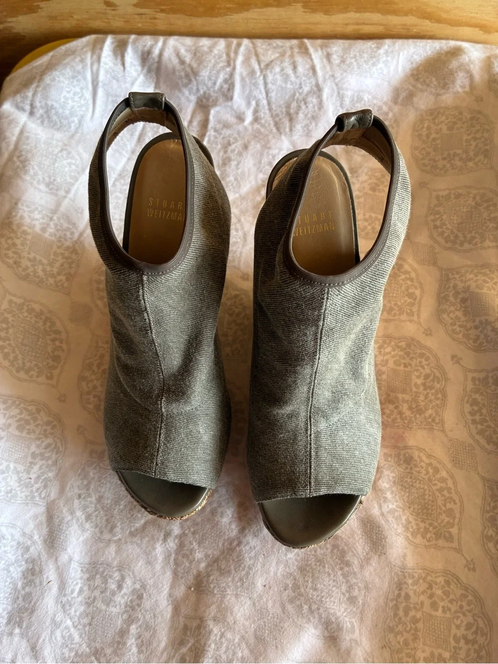 Stuart Weitzman Olive Fabric Peep-Toe Wedge Sandals Size 8 - Picture 2 of 7